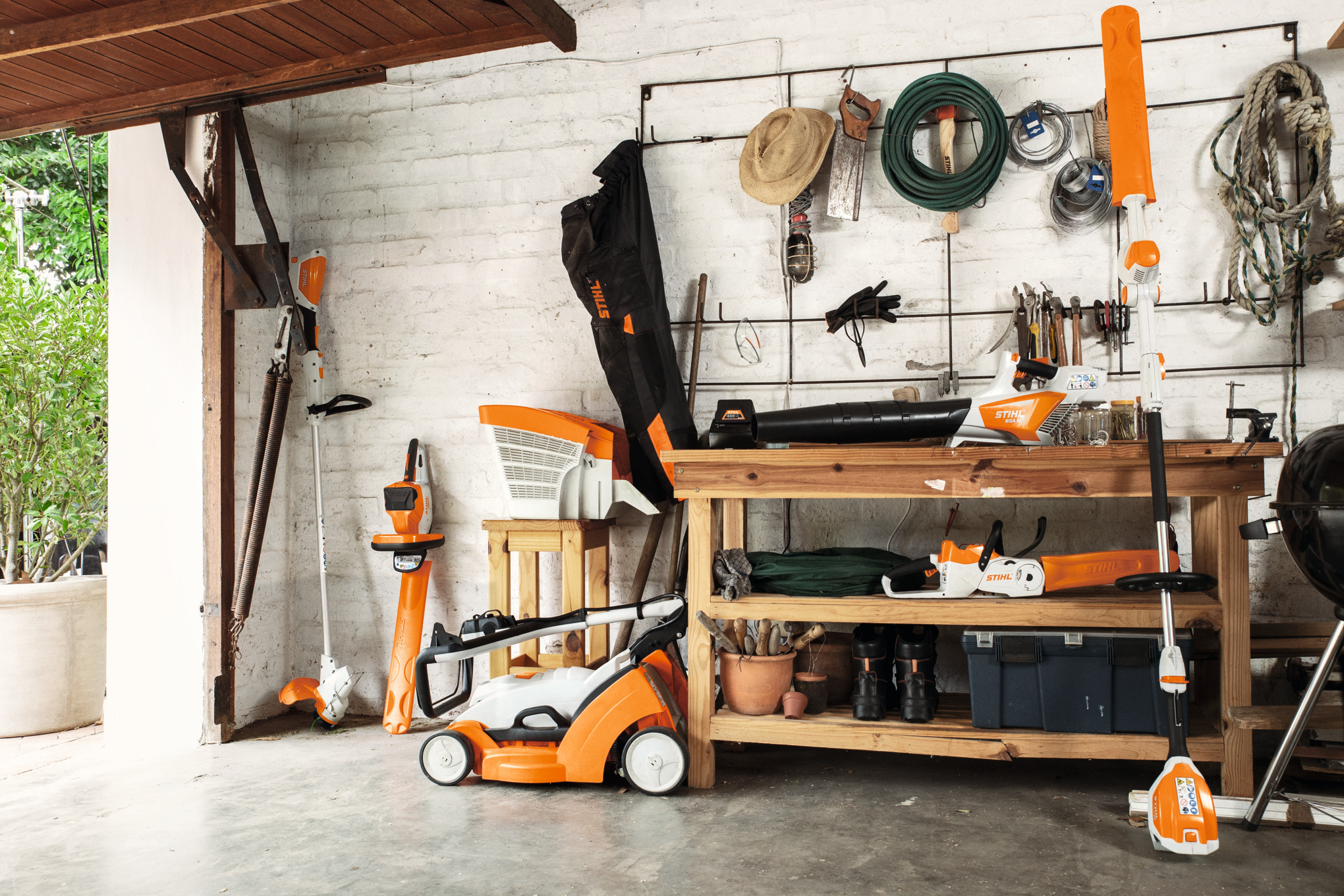 Unelte fără fir STIHL în garaj