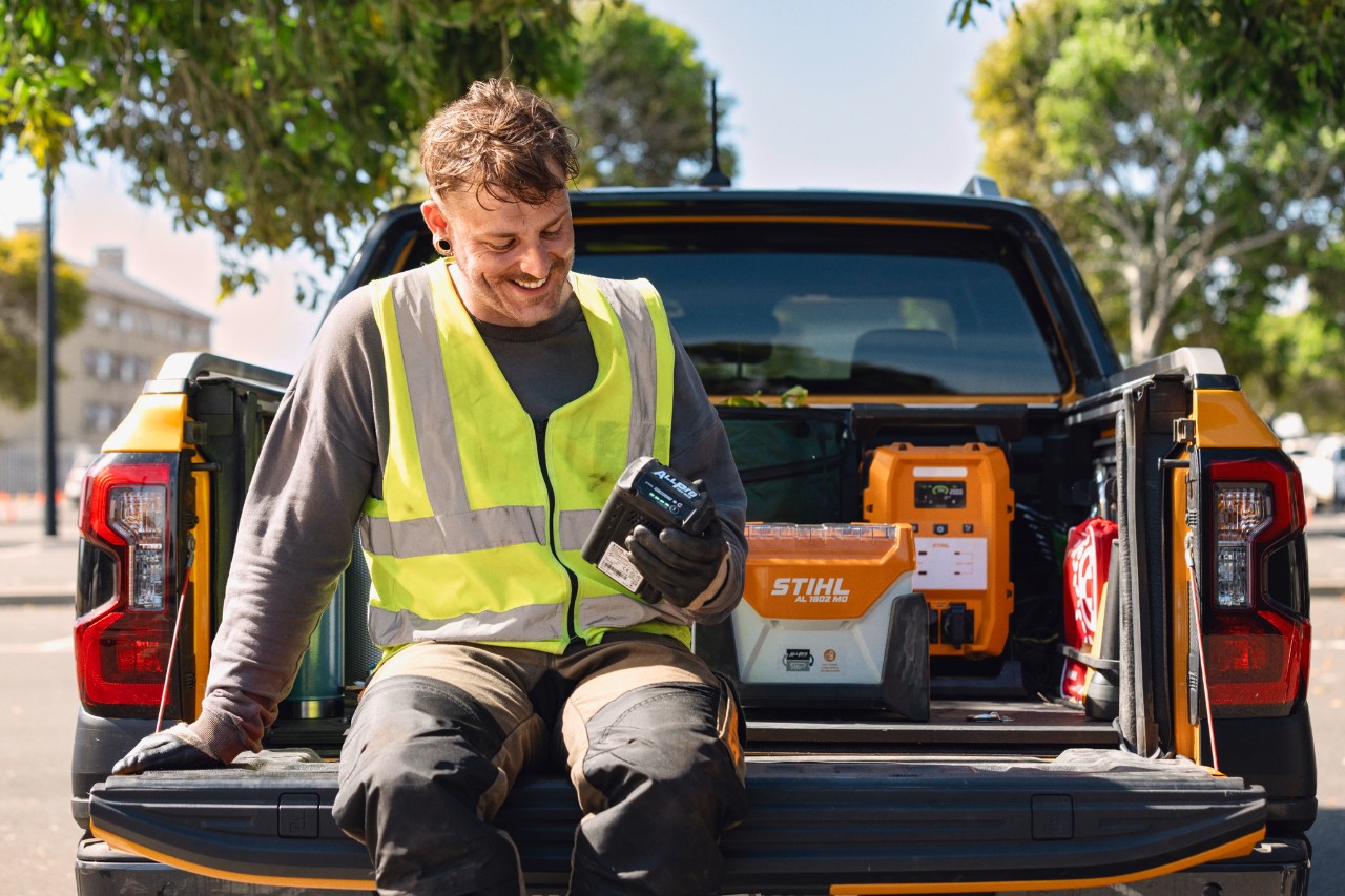 Încărcător portabil STIHL AL 1802 MO și STIHL PS 2000 pentru reîncărcarea bateriilor ALLPRO